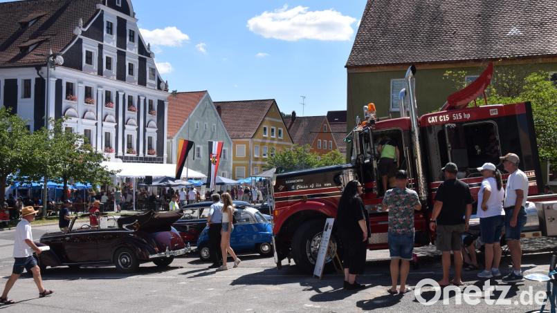 Viele Besucher kamen zum 39. Jahrestreffen der Freunde besonderer Fahrzeuge und Oldtimer nach Hohenburg. Bild: Paul Böhm