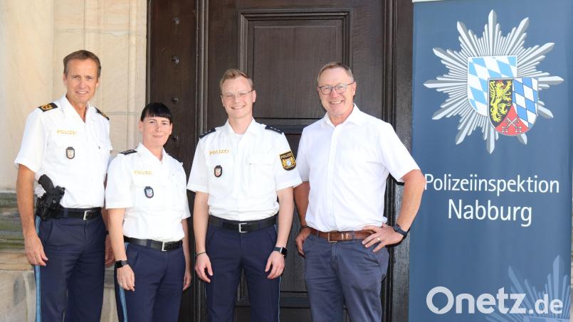 (v.l.n.r.) PP Robert Fuchs, KHKín Gabriele Wittl, PHK Linus Schmiede, Personalrat Christian Bleyer Bild: Polizeihauptkommissar Schmid, Polizeiinspektion Nabburg