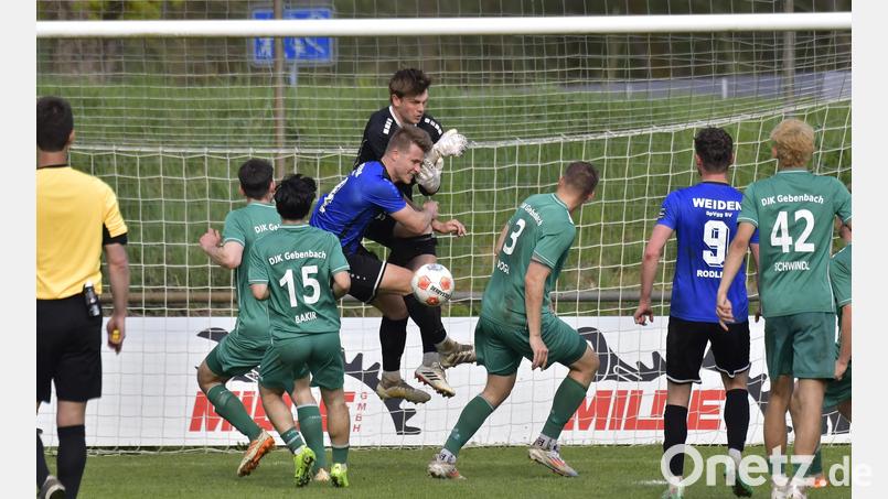 Im April endete der letzte Vergleich zwischen der DJK Gebenbach und der SpVgg SV Weiden mit einem Weidener 1:0-Sieg. In der kommenden Bayernliga-Saison ist beiden Mannschaften eine gute Rolle zuzutrauen. Archivbild: Hubert Ziegler