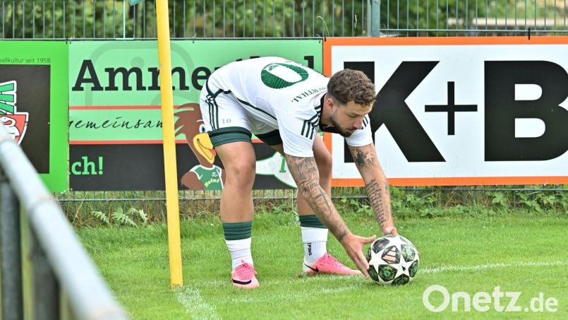 Volle Konzentration vorm Eckball: Ammerthals Neuzugang Lucas Markert. Auf seine Tore hoffen sie bei der DJK. Bild: Hubert Ziegler