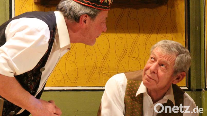 Den Freunden des Bauerntheaters bleiben die Pfundtner-Brüder in Erinnerung. Nach Paul (links) ist nun auch Peter Pfundtner (rechts) verstorben. Archivbild: Rudolf Hirsch