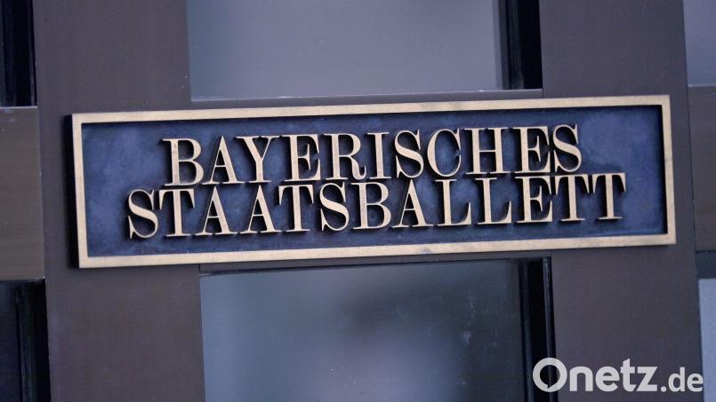 Das Bayerische Staatsballett und der Erste Solist Julian MacKay gehen ab sofort getrennte Wege. (Symbolbild) Bild: Peter Kneffel/dpa