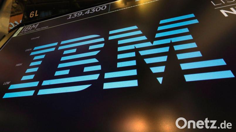 IBM machte im vergangenen Quartal ein verändertes Ausgabeverhalten der Kunden zu schaffen. (Archivbild) Bild: Richard Drew/AP/dpa