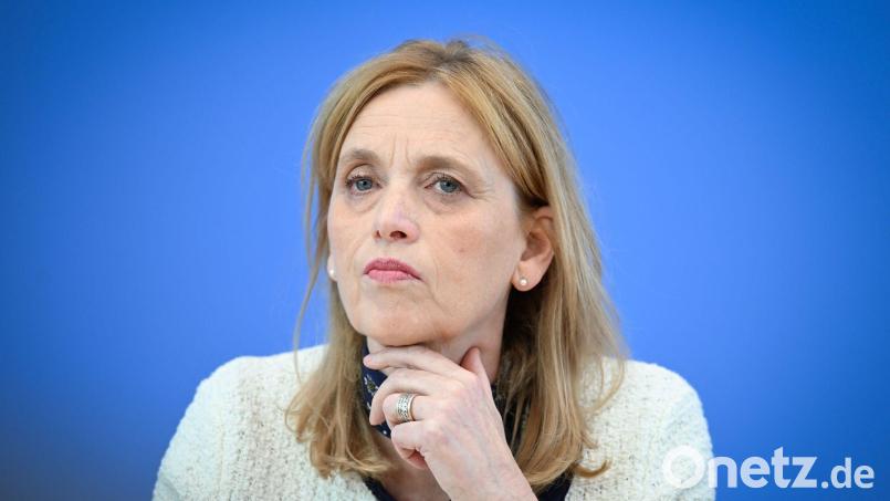 Familienministerin Karin Prien (CDU) verteidigt Kürzungspläne beim Unterhaltsvorschuss. (Archivbild) Bild: Soeren Stache/dpa