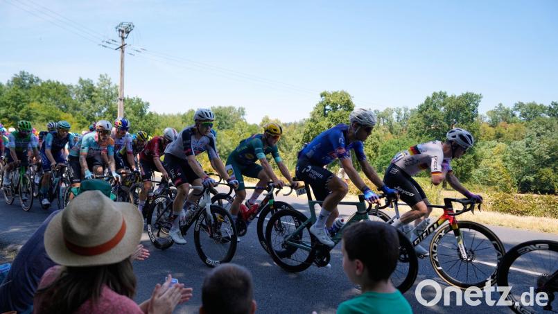 Radprofis bei der 113. Tour de France. Bild: Mosa'ab Elshamy/AP/dpa