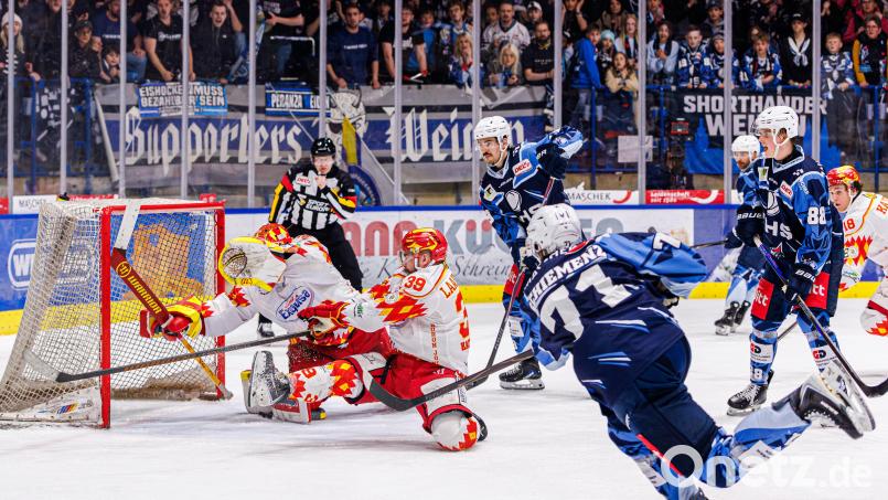In der neuen Folge des "Powerplay"-Podcast geht es um die Veränderungen im Kader der Blue Devils Weiden. Archivbild: Werner Moller