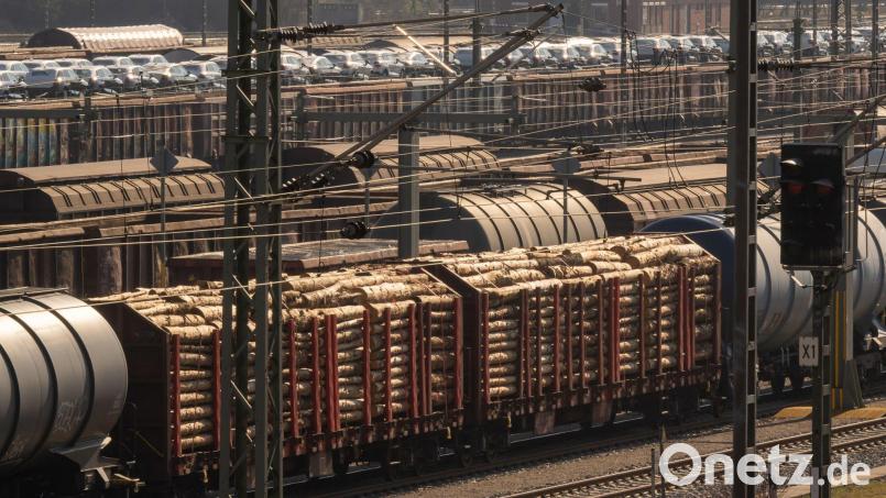 In München entgleist ein Bauzug-Waggon beim Rangieren. (Symbolbild) Bild: Peter Kneffel/dpa