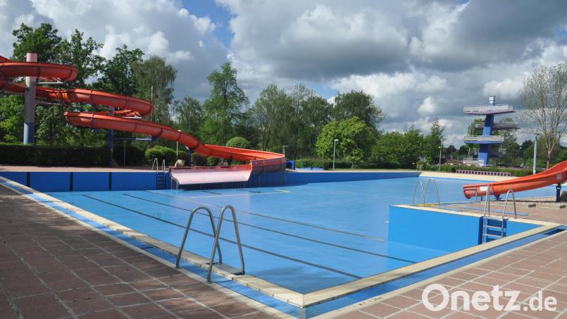 Personalmangel und rechtliche Vorgaben verhindern, dass das Freibad Tirschenreuth die Öffnungszeiten ausweiten oder flexibel gestalten kann. Archivbild: ws