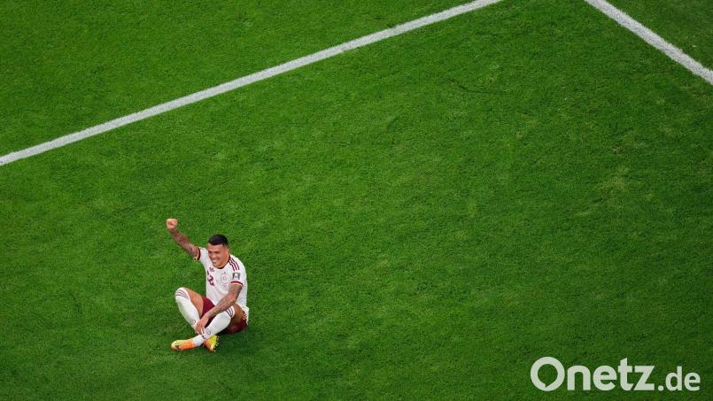 Spaniens Pedro Porro bejubelt sein Tor im Halbfinale gegen Frankreich. Bild: Jessica Tobias/AP/dpa