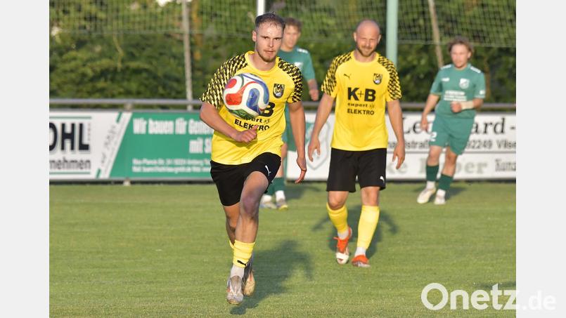 Er weiß, wo das Tor steht: Stürmer Dominik Späth war an zehn von 20 Toren in der Vorbereitung des FC Amberg beteiligt. Bild: Hubert Ziegler