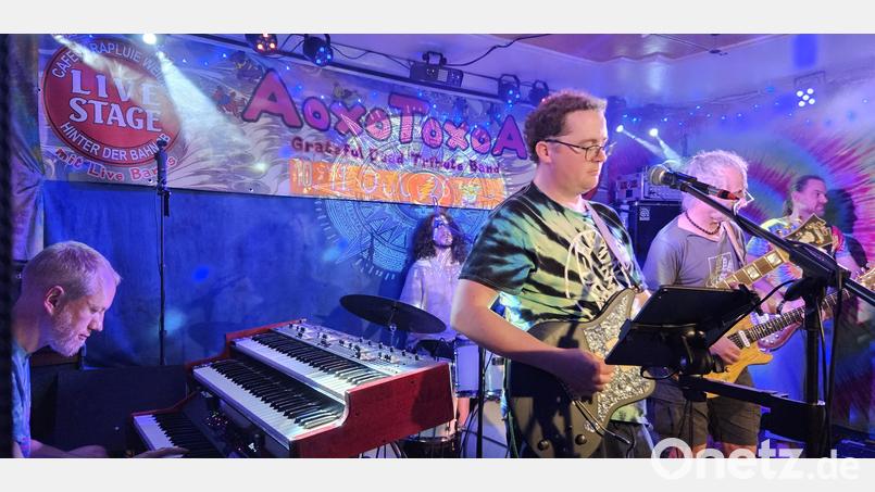 Während die anderen Bands im Biergarten spielten, traten "AoxoToxoA" aus der Schweiz auf der "Live Stage auf. Bild: Sabine Mende