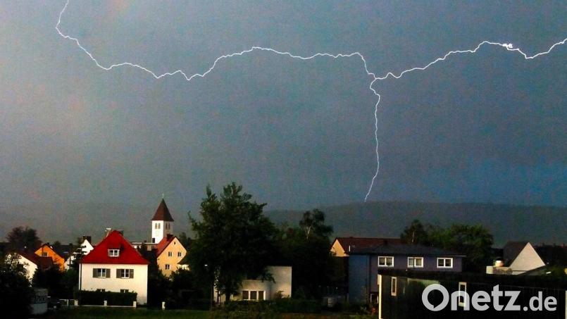 Der Deutsche Wetterdienst warnt vor schweren Gewittern in den Landkreisen Amberg-Sulzbach und Schwandorf. Symbolbild: wen