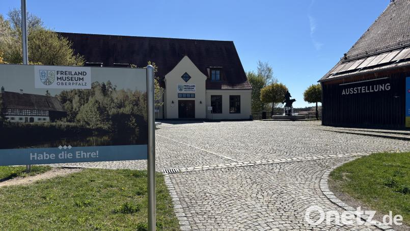 Das Freilandmuseum Oberpfalz sammelt größere Objekte wie historische Mähdrescher, Telefonzellen oder Leichenwägen. Diese sollen bald mit dem Großgerätedepot einen zentralen und modernen Sammelplatz bekommen, so der Wunsch. Archivbild: sbö