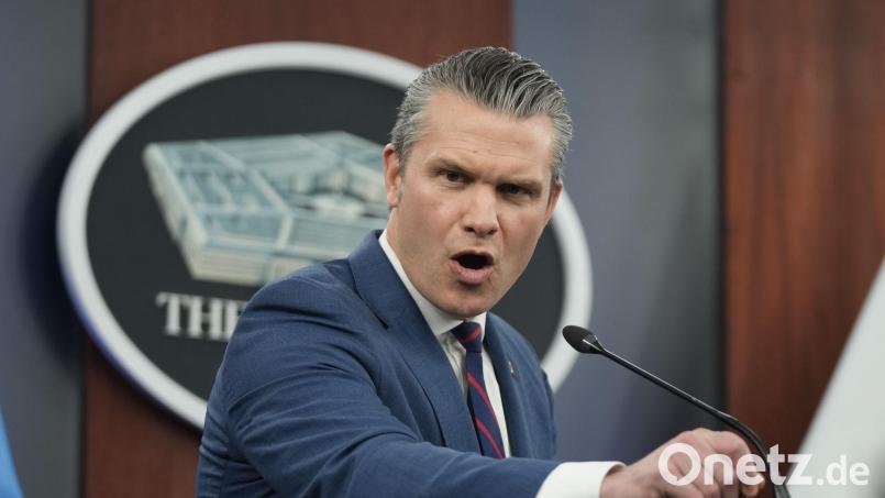 Soldaten ab 30 sollen künftig jährlich auf einen möglichen Testosteronmangel getestet werden - sagt US-Verteidigungsminister Pete Hegseth. (Archivbild) Bild: Mark Schiefelbein/AP/dpa