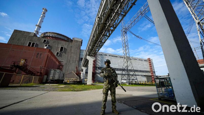Russische Truppen kontrollieren seit dem Frühjahr 2022 das ukrainische Atomkraftwerk Saporischschja im Südosten des Landes. (Archivbild) Bild: -/AP/dpa
