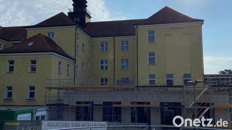 Die Max-Josef-Schule in Amberg mit dem Anbau, der jetzt fast neun Millionen Euro kostet. Bild: Andreas Ascherl