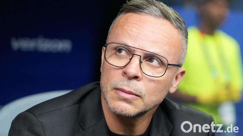 Für ihn geht's weiter wie bisher: Mohamed Ouahbi. (Archivbild) Bild: Xiao Yijiu/XinHua/dpa