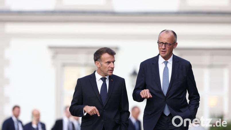 Bundeskanzler Friedrich Merz empfing Emmanuel Macron am Abend auf Schloss Bensberg bei Köln, um das Regierungstreffen am Freitag vorzubereiten. Bild: Rolf Vennenbernd/dpa