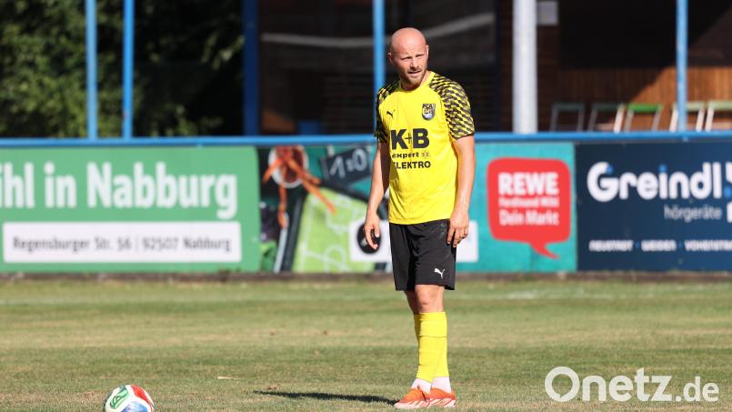 Brachialer Fehlstart für Friedrich Lieder und den FC Amberg in die Landesliga-Saison: Beim ebenfalls aufgestiegenen SV Wenzenbach geht der FCA chancenlos mit 1:5 unter. Archivbild: Dieter Jäschke