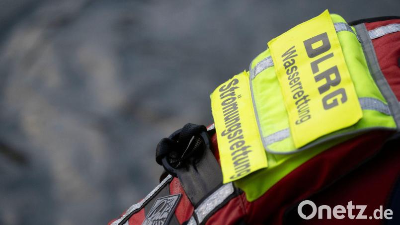 Ein Wasserretter holte den 46-jährigen Mann aus der Strömung der Isar. (Symbolbild) Bild: Marijan Murat/dpa