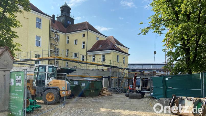 Der Erweiterungsbau der Amberger Max-Josef-Schule wächst nach oben. Gleichzeitig steigen aber auch die Kosten gewaltig an. Bild: Andreas Ascherl