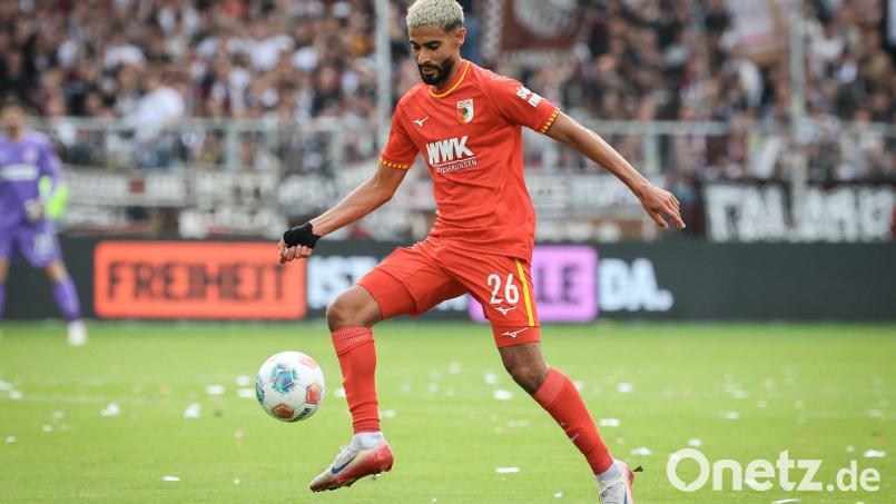 Wird erneut verliehen: Elias Saad vom FC Augsburg (Archivbild) Bild: Christian Charisius/dpa