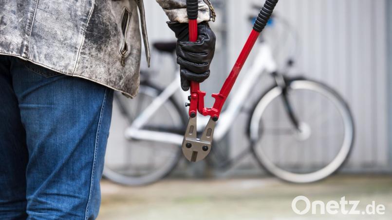 Zwei mutmaßliche Fahrraddiebe in Schwandorf werden bei ihrer Tat gefilmt und überführt. Symbolbild: Rainer Fuhrmann - stock.adobe.com