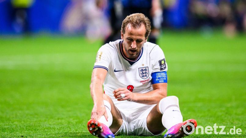 Das Warten geht weiter: Englands Kapitän Harry Kane ist nach dem 1:2 gegen Argentinien tief enttäuscht. Bild: Tom Weller/dpa