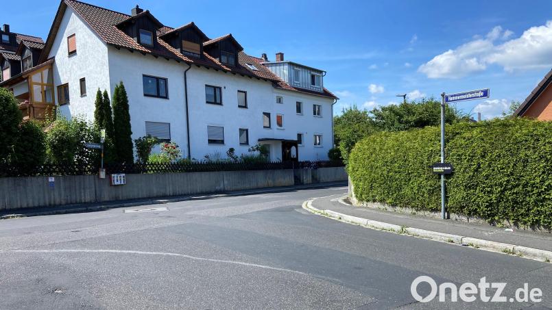 Die Einmündung der Hammermeisterstraße in den Langangerweg. Heute gilt hier "Rechts vor links". Künftig wird es eine – rot markierte – abknickende Vorfahrtsstraße geben, um eine durchgehende Fahrradstraße zu erreichen. Bild: Andreas Ascherl