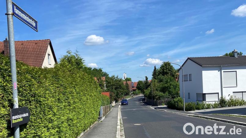 Die Hammermeisterstraße im Amberger Ortsteil Wagrain sollte auf voller Länge zur Fahrradstraße werden. Jetzt wird wohl nichts aus diesem Vorhaben. Bild: Andreas Ascherl