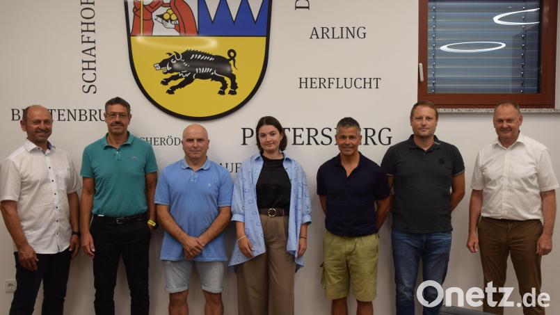Der Zweckverband zur Wasserversorgung der Diebis-Gruppe hat Verbandsräte vereidigt (von links): Hans Ram, Roland Müller, Michael Erras, Felicitas Stecher, Hubertus Freiherr von Eyb, Thomas Fasoldt und Erich Meidinger. Bild: Paul Böhm
