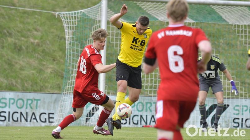 Marco Seifert (rechts) bleibt dem FC Amberg bis zur Winterpause treu. Bild: Hubert Ziegler
