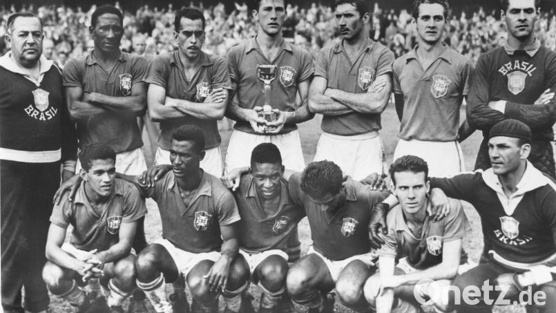 Dritter von links: Pelé, Brasiliens WM-Held 1958. (Archivbild) Bild: picture alliance / dpa
