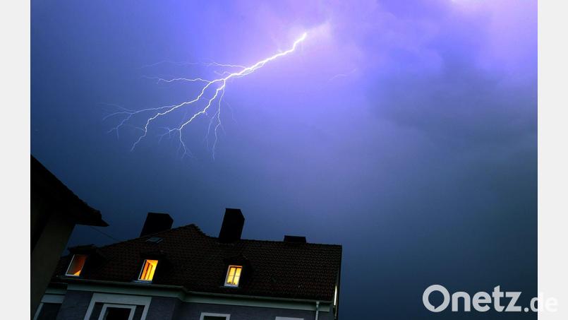 Die Gewitterstimmung in Bayern bleibt. (Archivfoto) Bild: Karl-Josef Hildenbrand/dpa/dpa-tmn