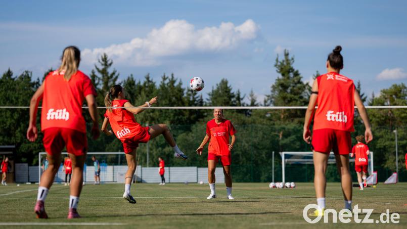 Die Profifußballerinnen aus Leverkusen trainieren eine Woche lang in Rieden. Bild: Neil Baynes/Bayer 04 Leverkusen