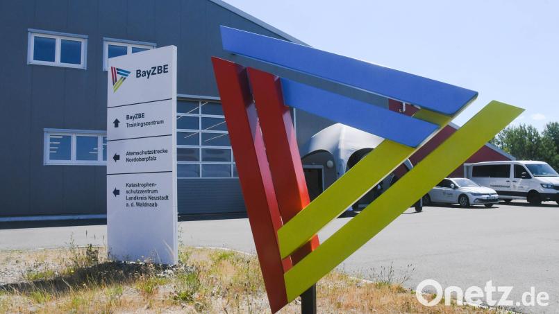 Unbekannte Täter haben am neuen BayZBE (Bayerisches Zentrum f. besondere Einsatzlagen) in Neuhaus bei Windischeschenbach Abwasserrohre beschädigt. Symbolbild: Gabi Schönberger