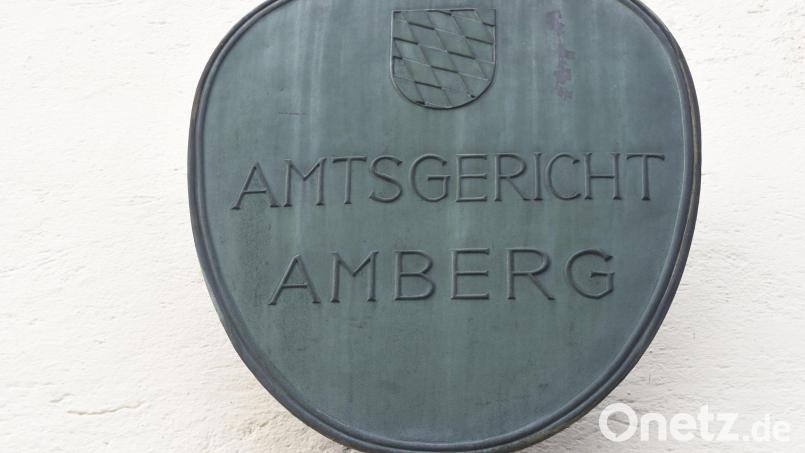 Zwei Männer mussten sich vor dem Amtsgericht Amberg für einen knapp fünf Jahre zurückliegenden Fall verantworten. Symbolbild: Petra Hartl