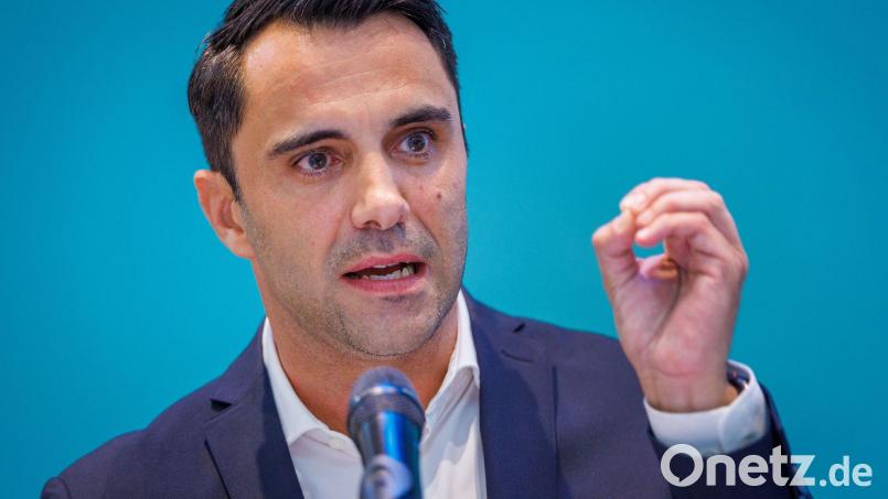 „Jens Spahn ist als Vorsitzender der Unionsfraktion nicht mehr tragbar“, sagt Spahns Parteifreund Daniel Peters. Archivbild: Jens Büttner/dpa