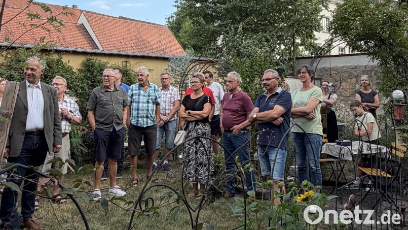 Ein bezaubernder Hinterhofgarten erwartet die Besucher bei Ingrid Schmer in der Breiten Gasse. Bild: Stefanie Gradl