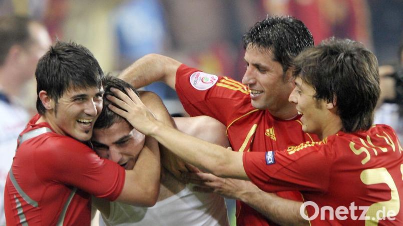 Joan Capdevila (2. v. r) hat es zum WM-Finale geschafft. (Archivbild) Bild: picture alliance / dpa