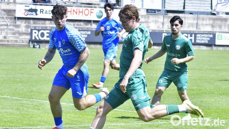 Noah Pirner (Mitte) traf in Nördlingen zum 2:0 für die DJK Gebenbach. Bild: Hubert Ziegler