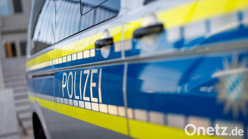 Nach dem Übergriff auf den 13-Jährigen sucht die Polizei einen Zeugen. Symbolbild: Daniel Karmann/dpa