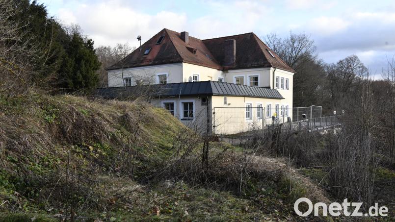 Seit Jahren schon ist die Amberger Bergwirtschaft ein Leerstand. Jetzt will CSU-Abgeordneter Harald Schwartz erfahren haben, dass dort ein Sanierungsgebiet möglich ist. Bild: Petra Hartl