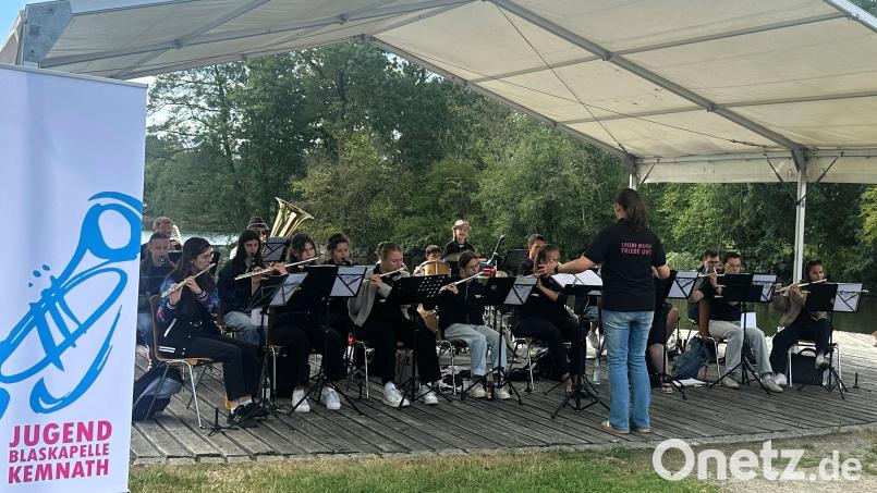 Die Jugendblaskapelle Kemnath überzeugte beim Sommerkonzert mit viel Spielfreude. Bild: Holger Stiegler