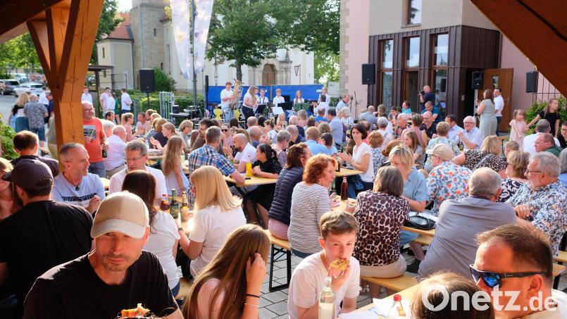 Die prächtige Atmosphäre im Innenhof des ehemaligen Vermessungsamtes erwies sich beim zentralen Sommerfest der Musikschule im Vierstädtedreieck als idealer Festplatz. Bild: Robert Dotzauer