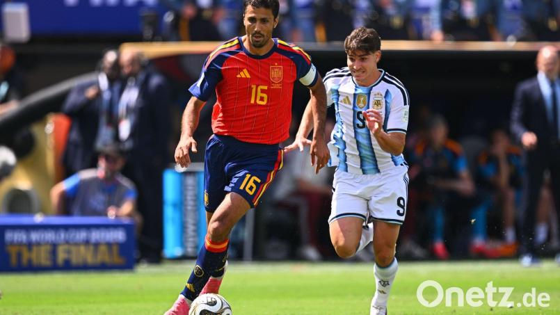 Rodri wurde als bester Spieler der Fußball-WM ausgezeichnet. Bild: Tom Weller/dpa