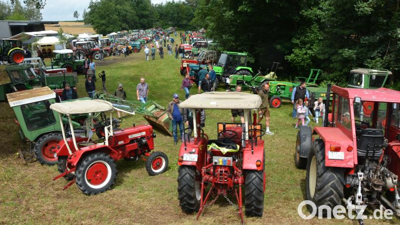 Ein Bulldogtreffen wie aus dem Bilderbuch gab es am Sonntag in Kaltenmühle: 210 Bulldogs aller Altersklassen konnten bestaunt werden. Bild: Josef Rosner