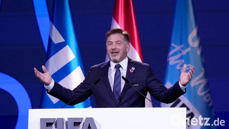Er will 64 Teams bei der WM 2030 auch in Südamerika: Conmebol-Präsident Dominguez. (Archivbild) Bild: Fernando Calistro/AP/dpa