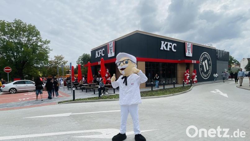 Das KFC-Maskottchen bei der Eröffnung in Cheb. Bild: Václava Simeonová
