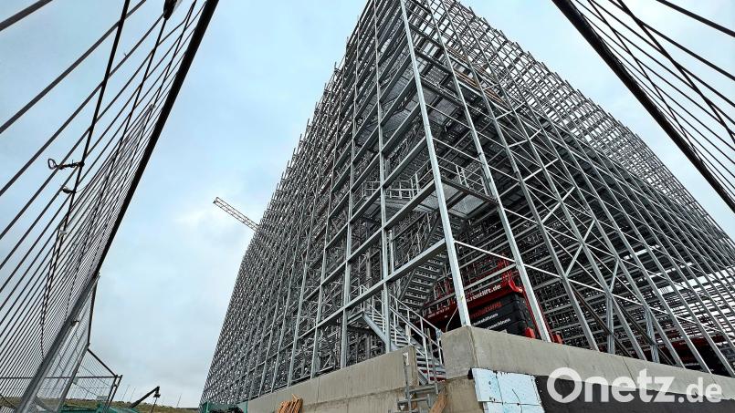 Das Cube-Zentrallager wächst und wächst. Mit der 30 Millionen-Investition spart sich das Unternehmen unter anderem 2500 Lkw-Kilometer pro Tag. Bild: Matthias Bäumler